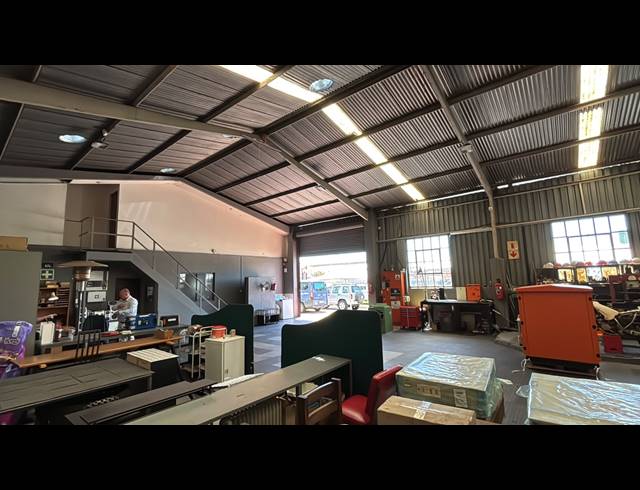 1,000M² WAREHOUSE FOR SALE IN HUGHES